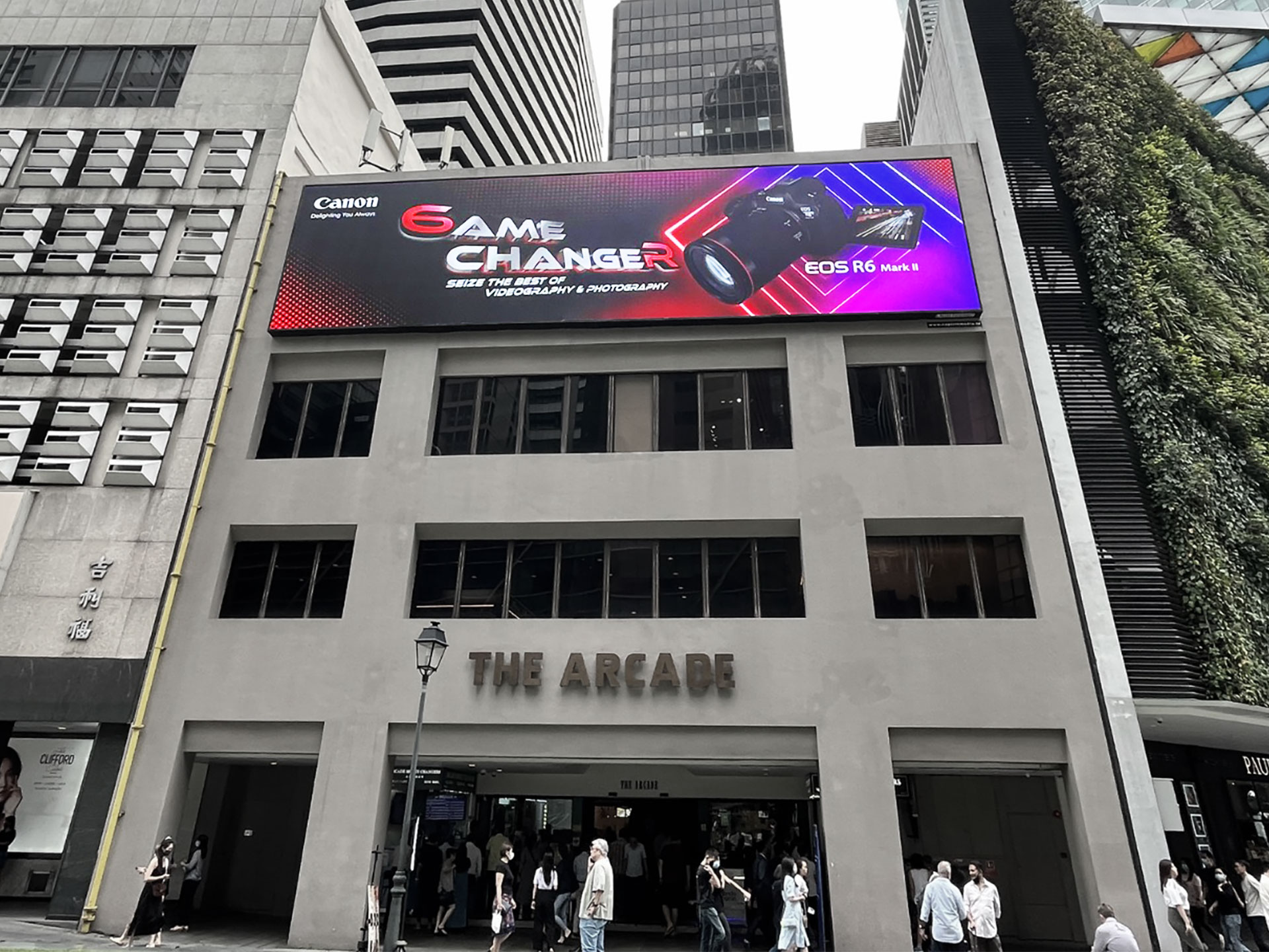 EOS R6 Mk2_07b_billboard photo EOS R6 Mk2_07b_billboard photo